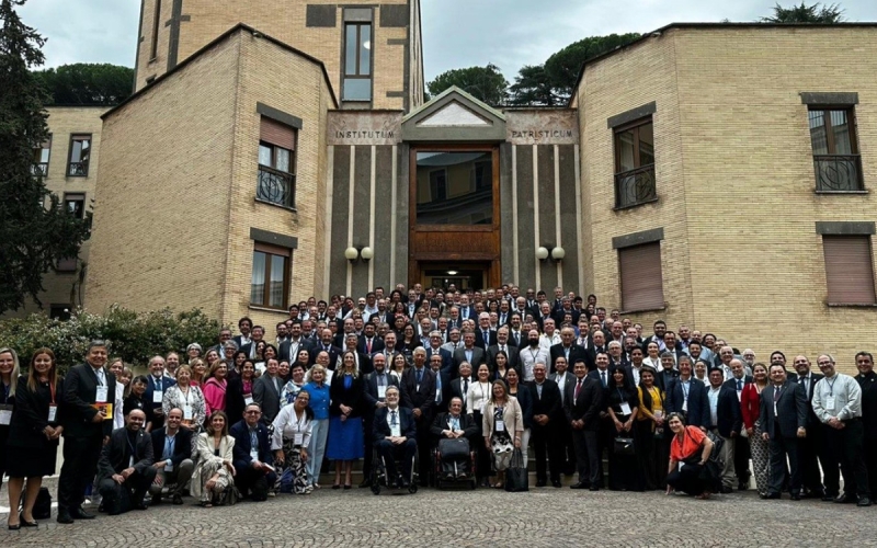 Visita oficial al Papa Francisco en el Vaticano de nuestro Sr. Rector Prof. Dr. Luis María Amuchástegui